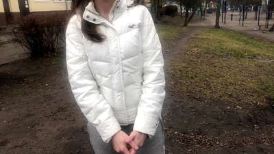 د پیسو لپاره اجنبی سوک شوی او مات شوی. د روسیې شوکیا. په خبرو کولو سره.